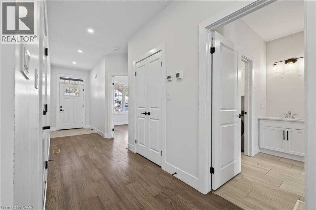 7 SOUTH Court W - 3