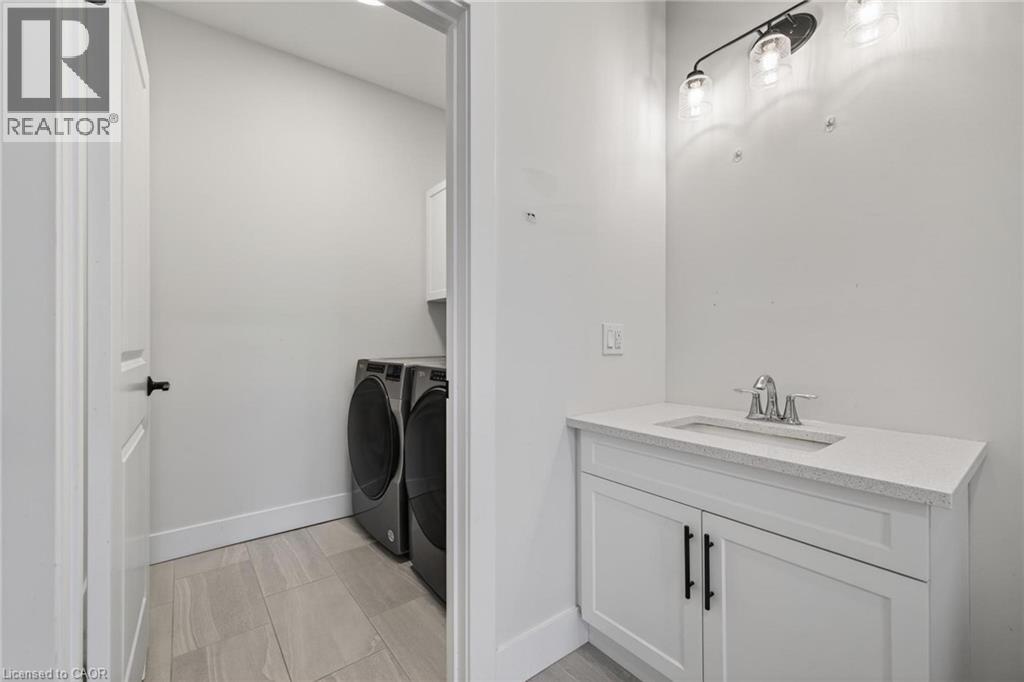 7 SOUTH Court W - 18