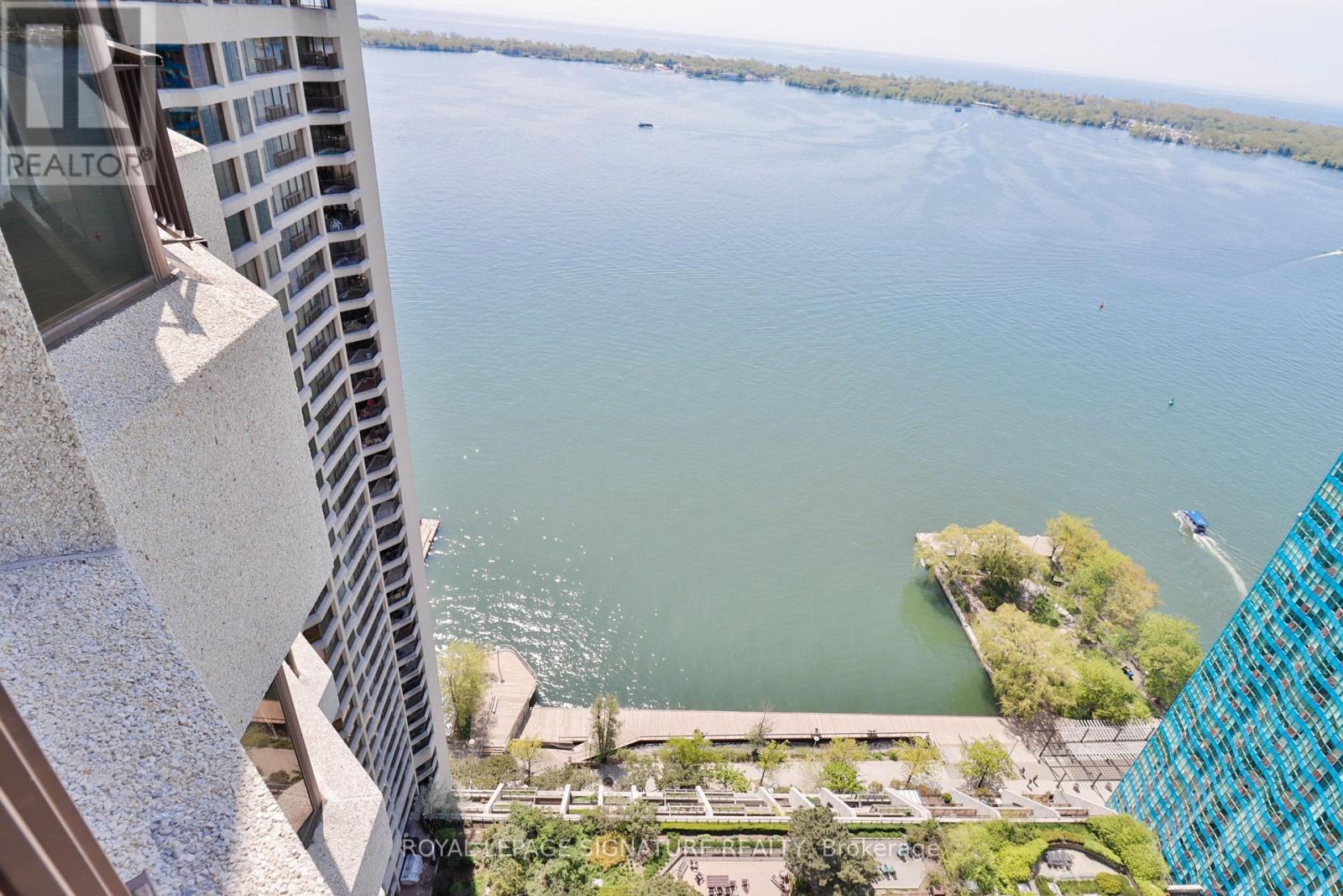 #PH10 55 HARBOUR SQUARE - 35