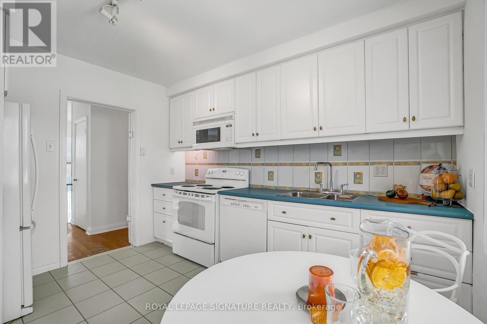 96 ELVASTON DRIVE - 15