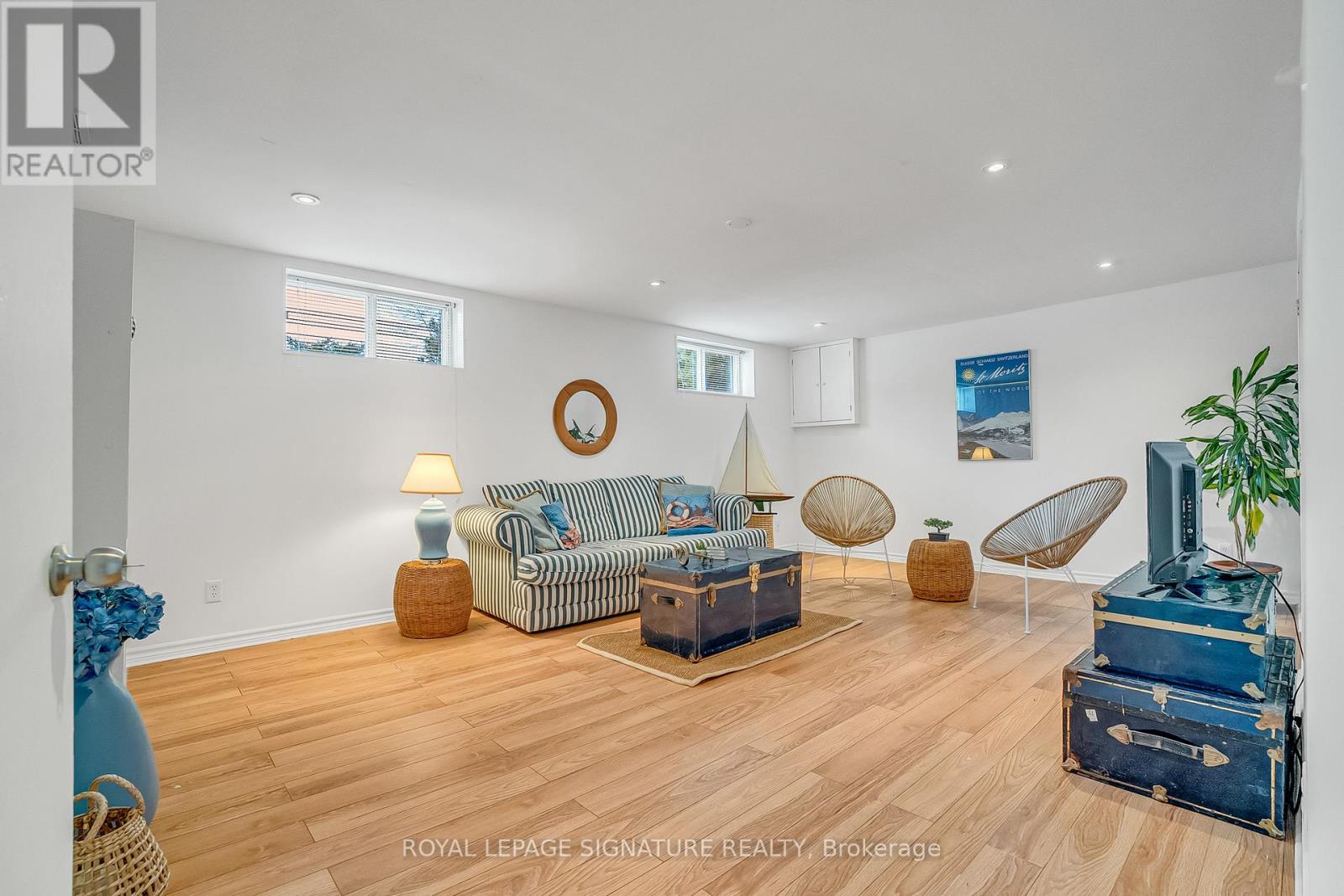 96 ELVASTON DRIVE - 32