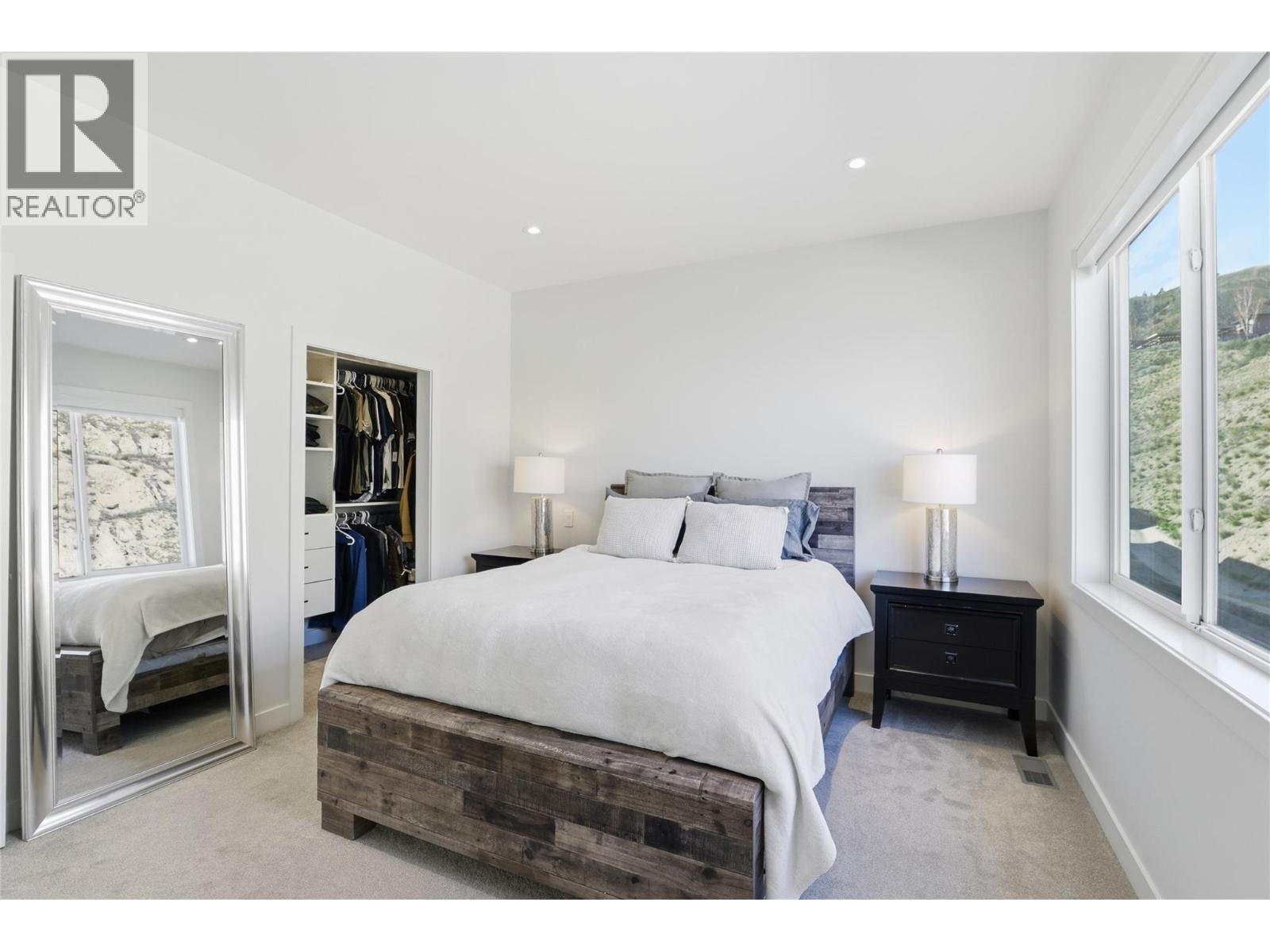 122 RIVER GATE Drive - 32