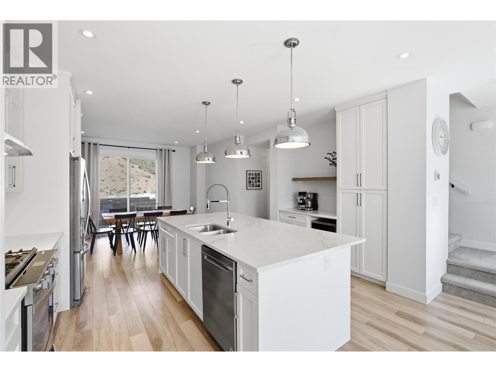 122 RIVER GATE Drive - 24