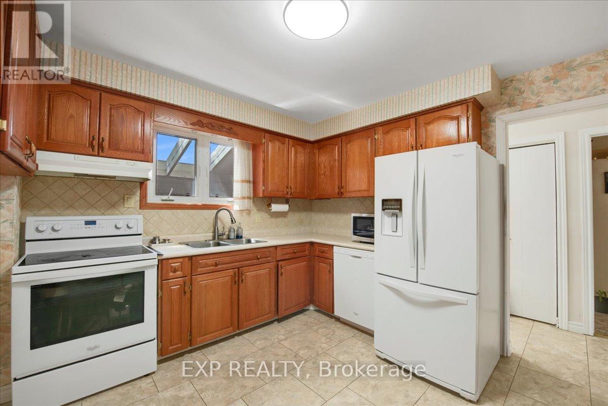 376 SURREY DRIVE - 7