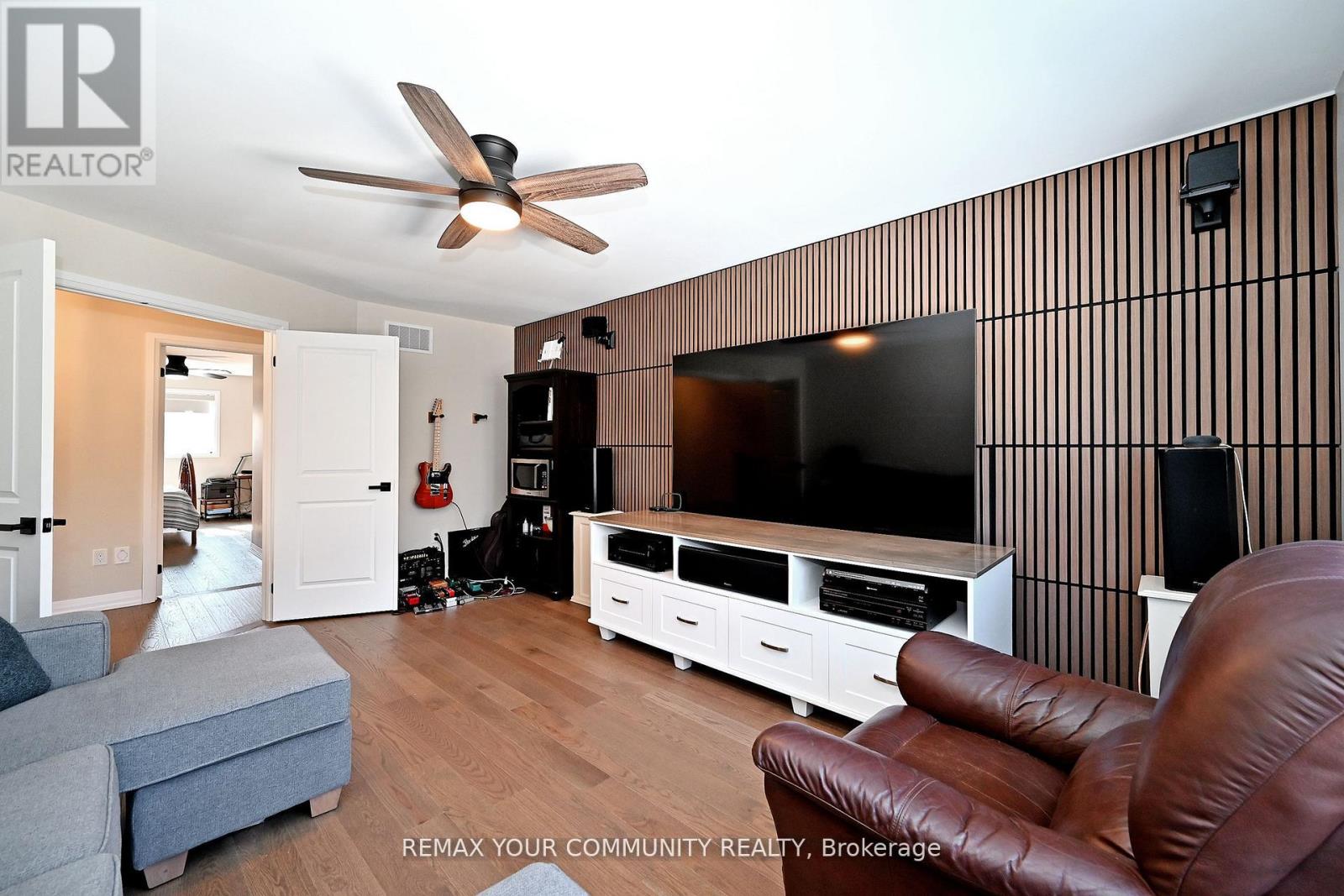 10 HOLTBY COURT - 37
