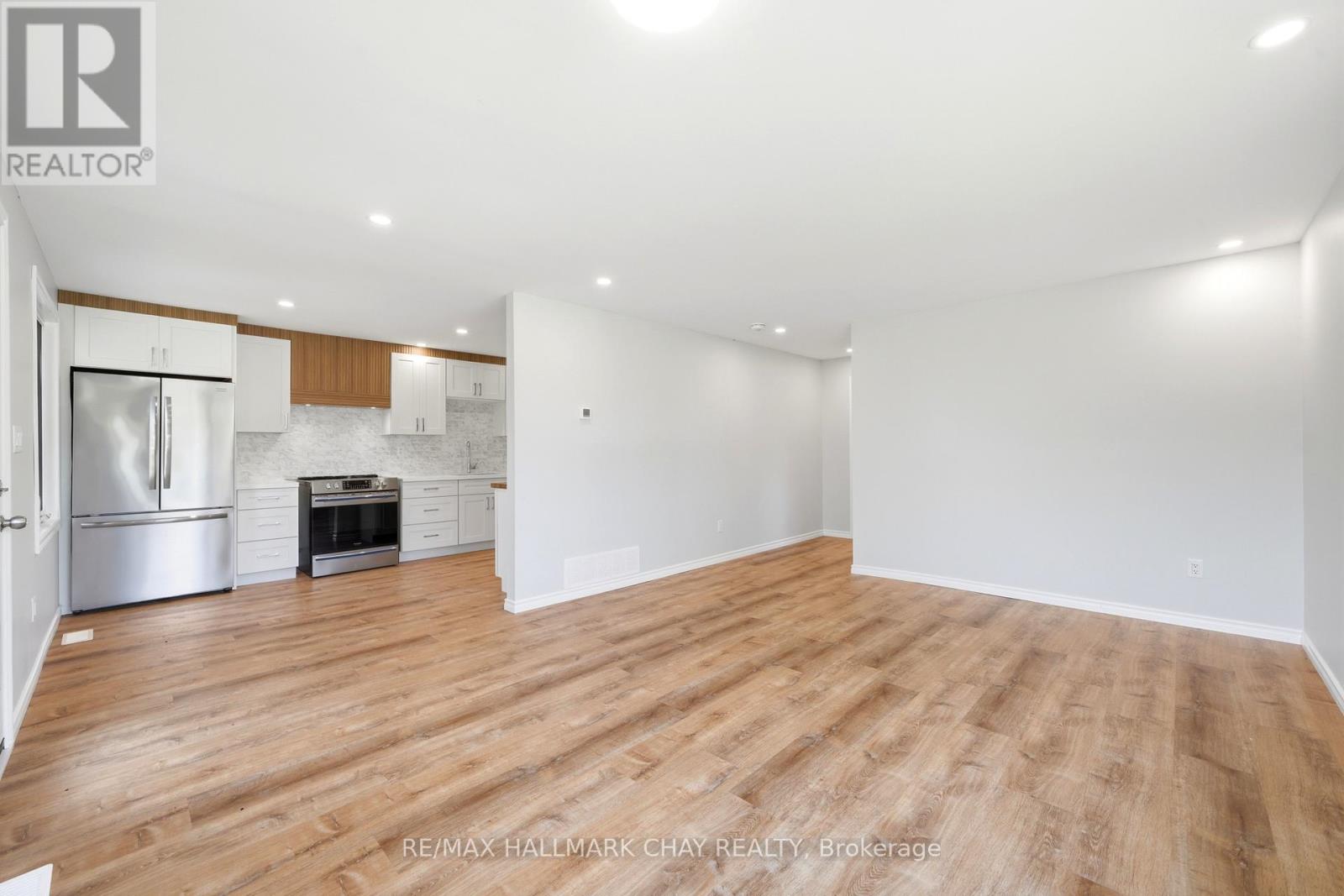 71 LAKESHORE ROAD E - 12