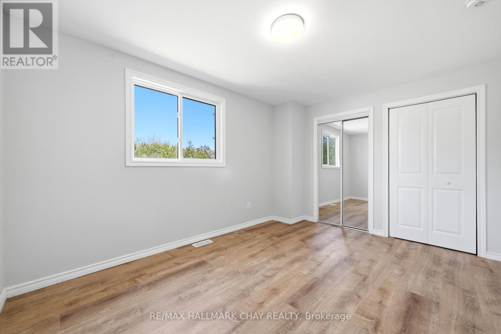 71 LAKESHORE ROAD E - 18