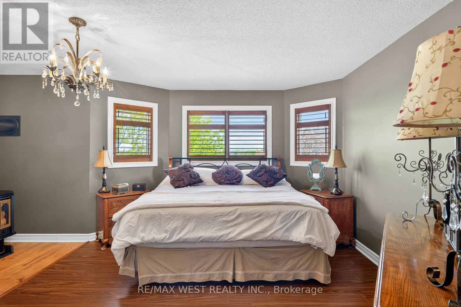 27 GOLDEN MEADOW ROAD - 27