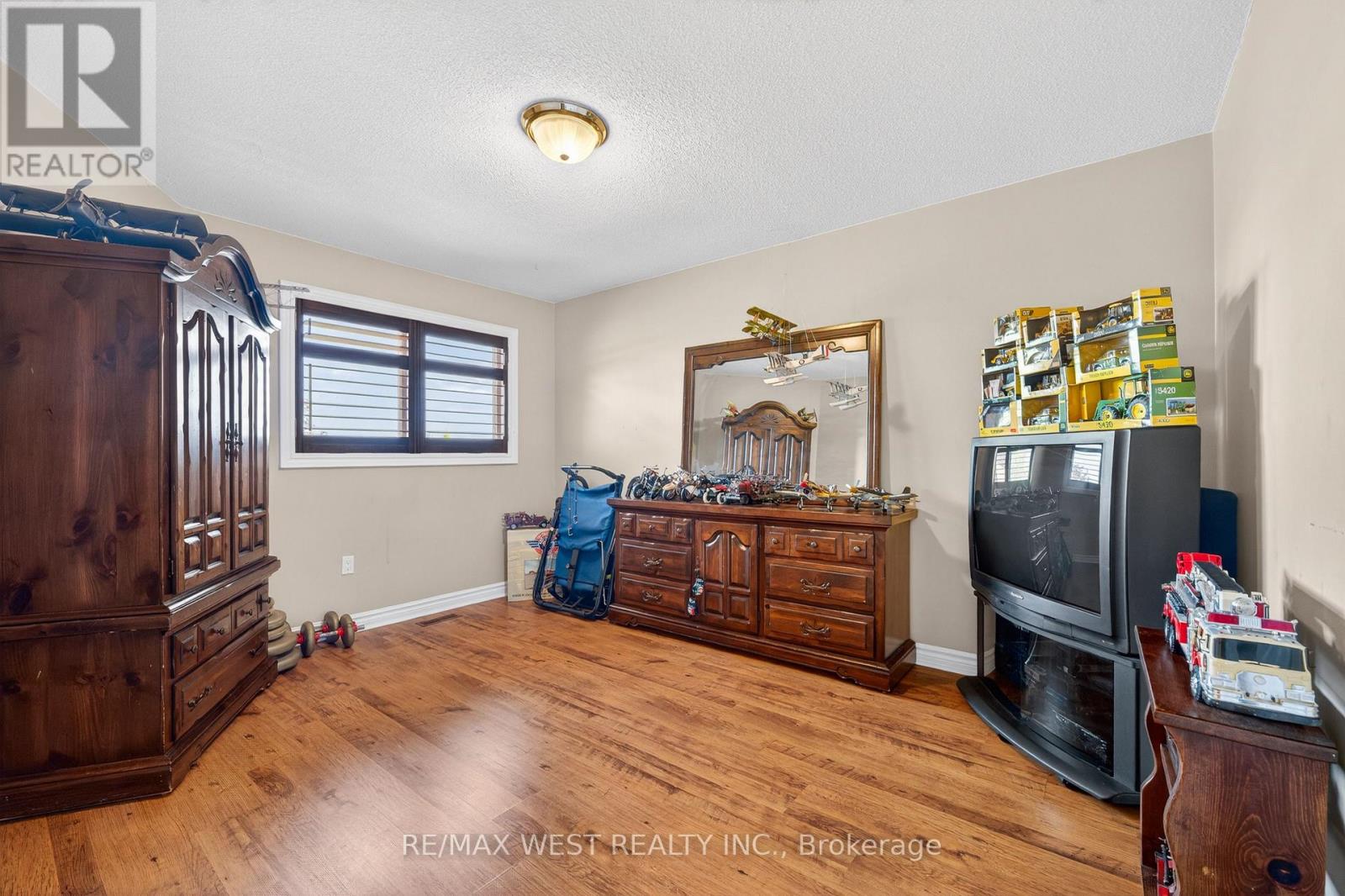 27 GOLDEN MEADOW ROAD - 32