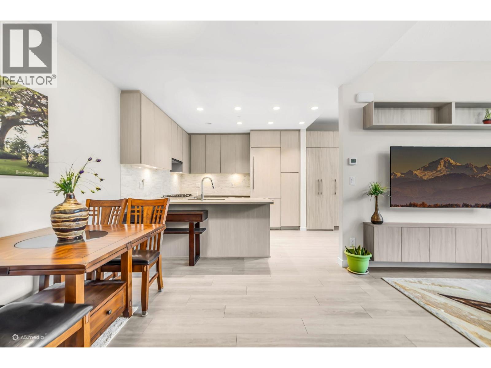 108 1182 WESTWOOD Street - photo 2