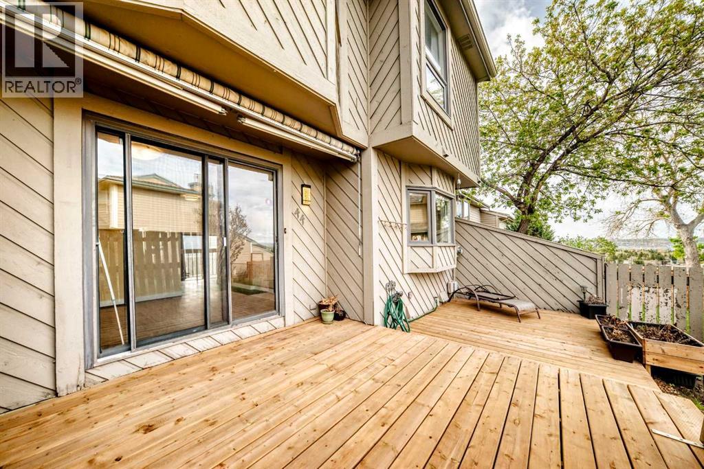 44 Edgemont Estates Road NW - 37