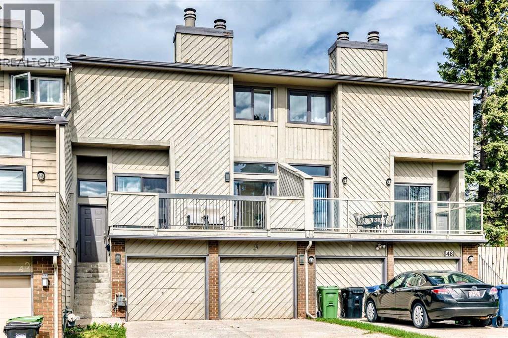 44 Edgemont Estates Road NW - 2