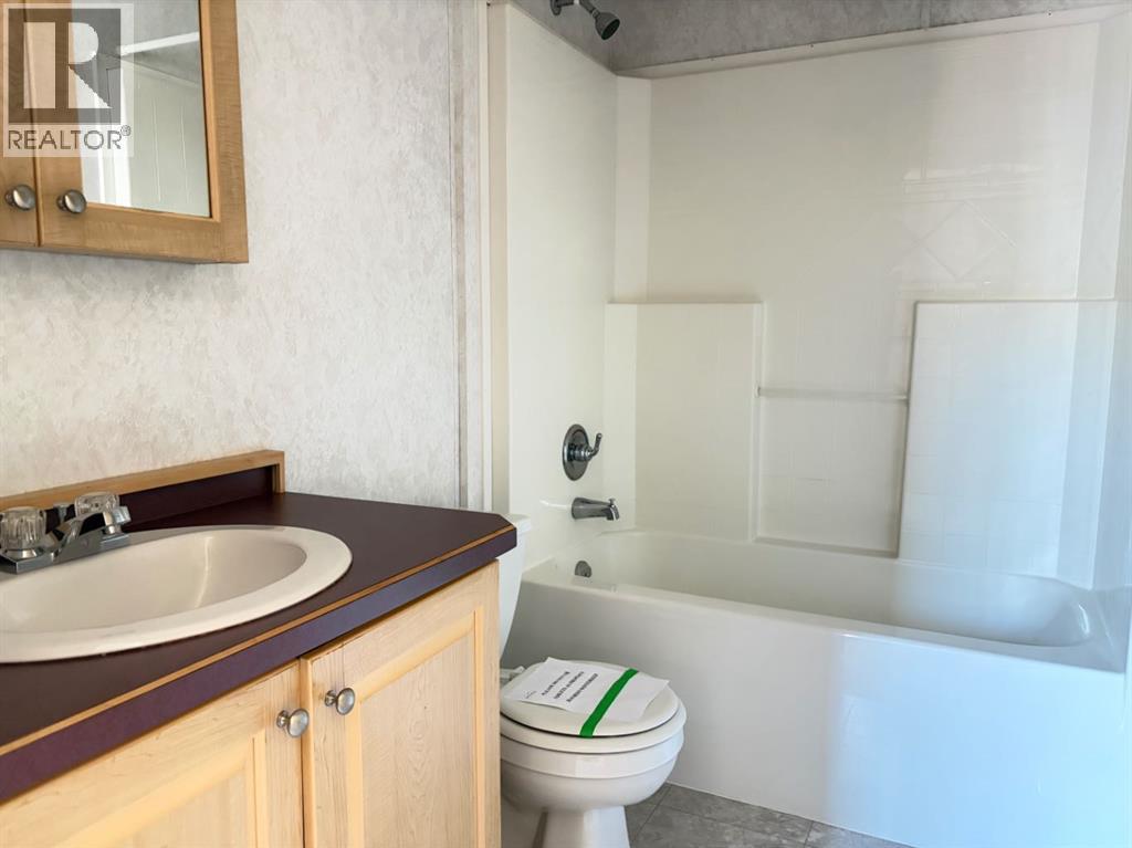 300 Grandview Crescent - 11
