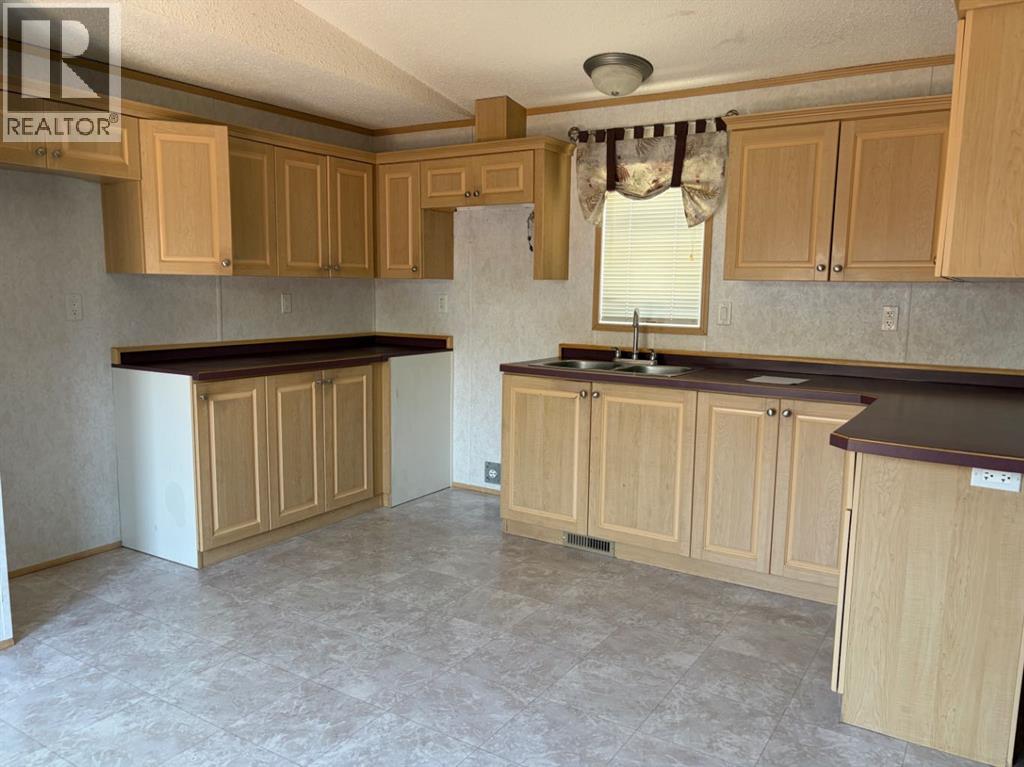 300 Grandview Crescent - Image 3