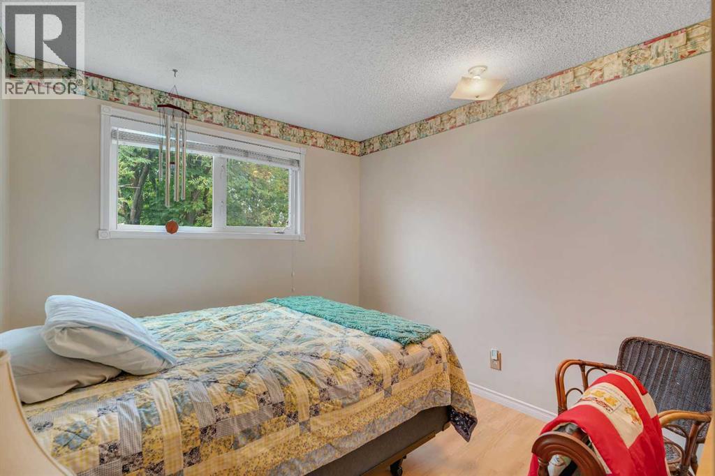 4623 31 Avenue NE - 22