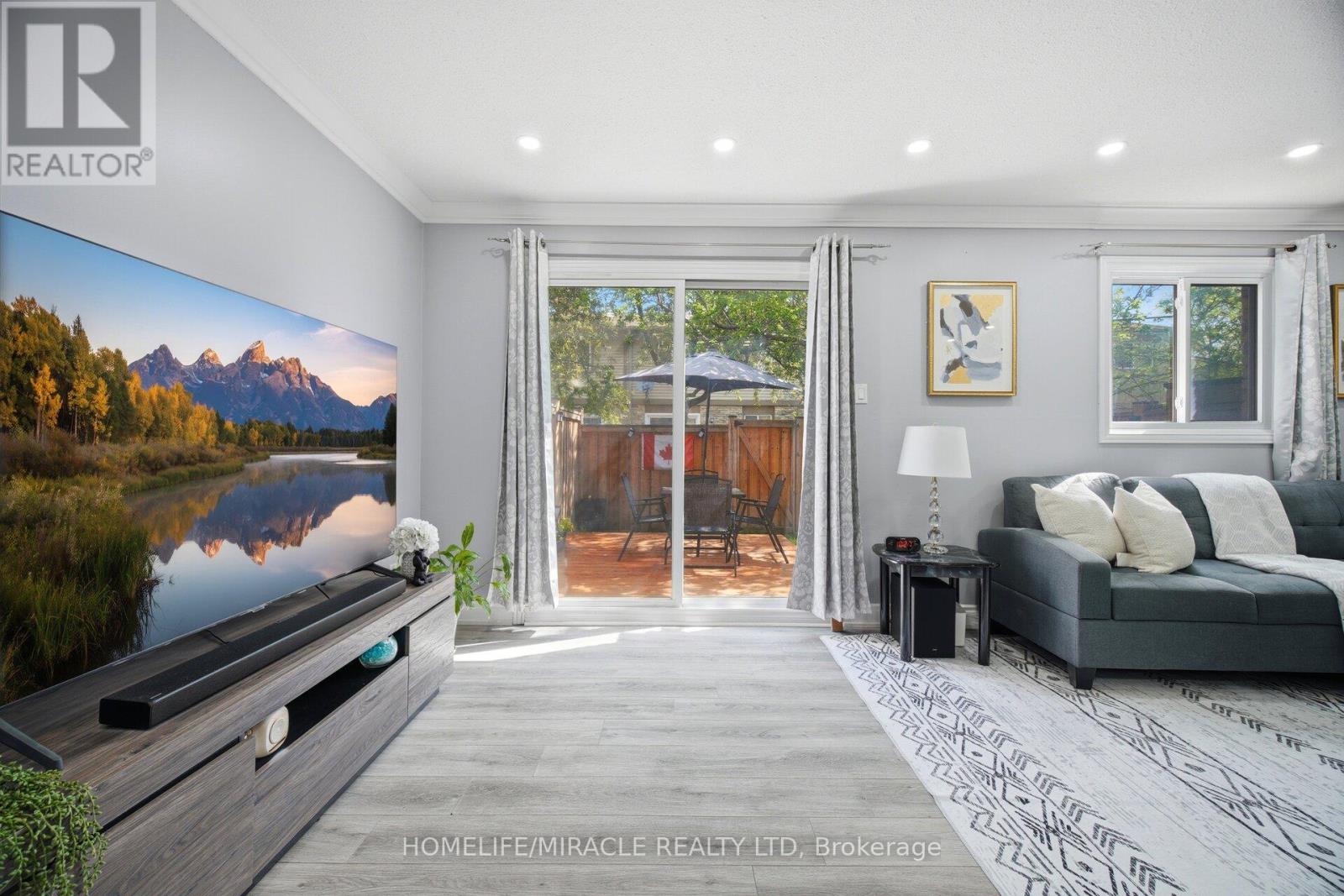 #16 57 HANSEN ROAD N - 10