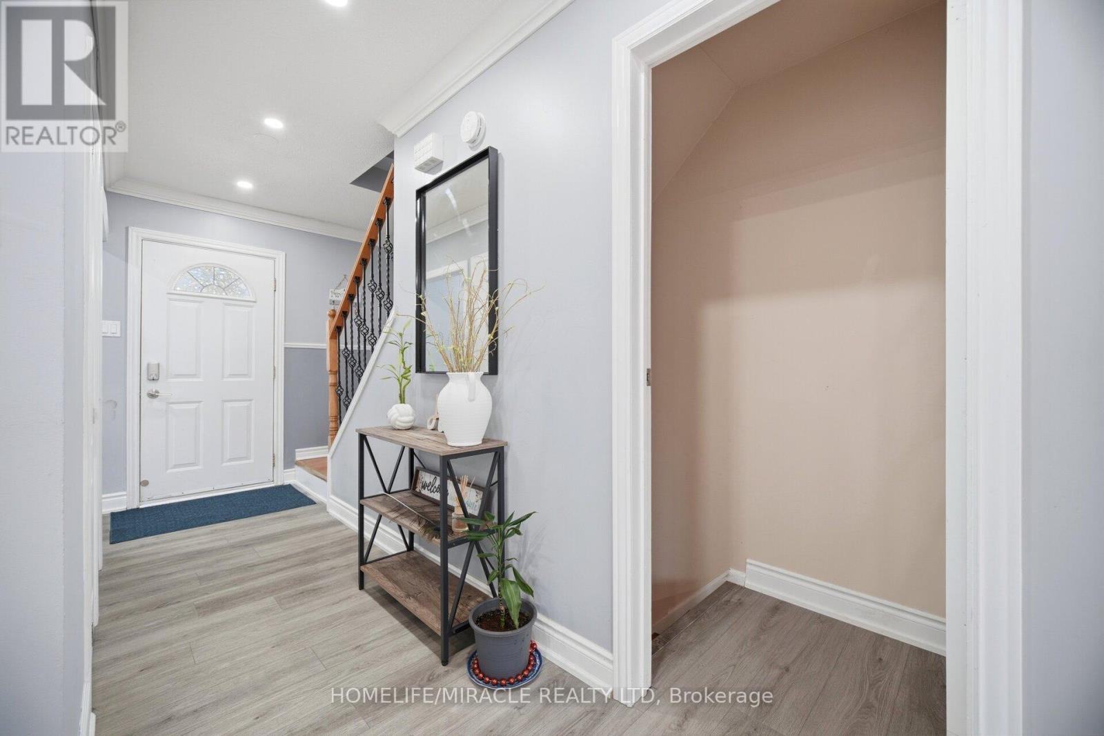 #16 57 HANSEN ROAD N - 26
