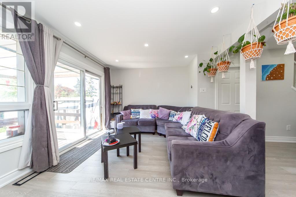 12 GREENHILLS SQUARE - 10