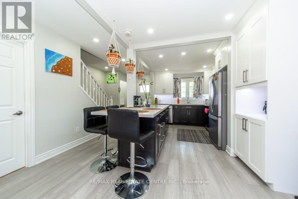 12 GREENHILLS SQUARE - 13