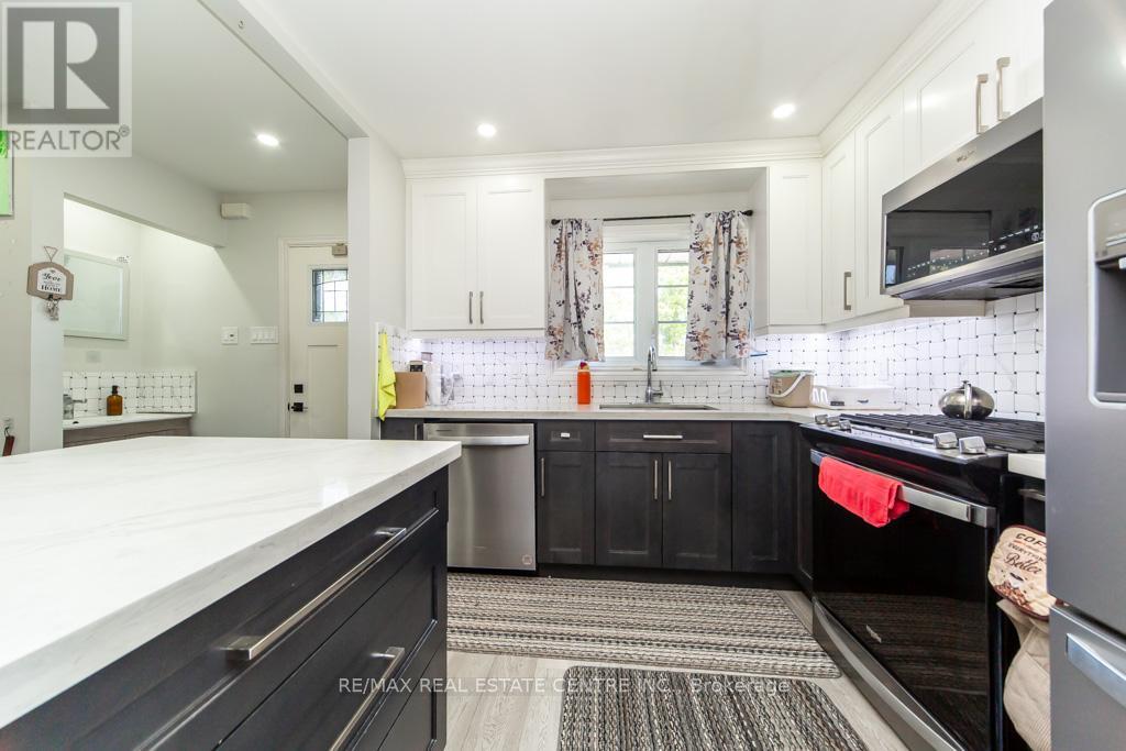 12 GREENHILLS SQUARE - 17