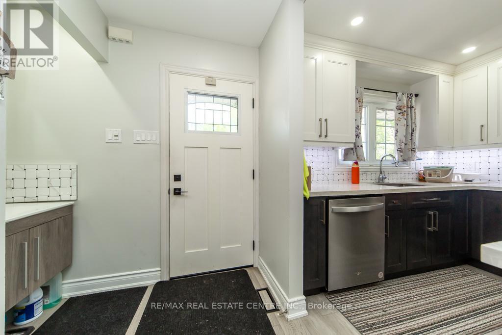 12 GREENHILLS SQUARE - 18