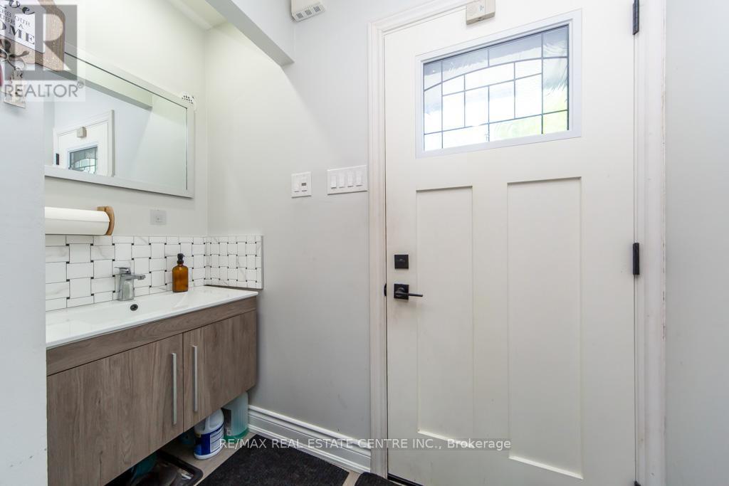 12 GREENHILLS SQUARE - 19