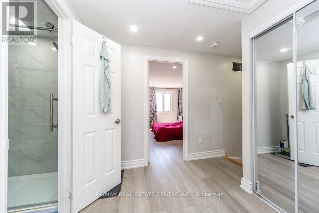 12 GREENHILLS SQUARE - 22