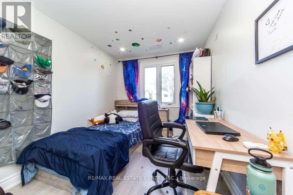12 GREENHILLS SQUARE - 29