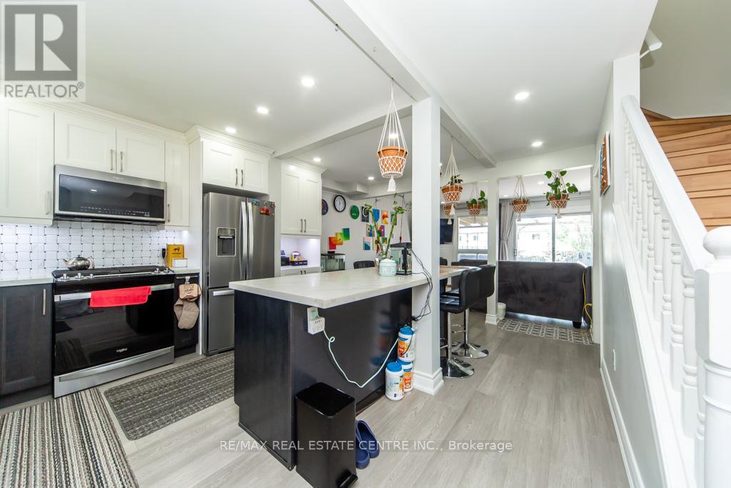 12 GREENHILLS SQUARE - 6