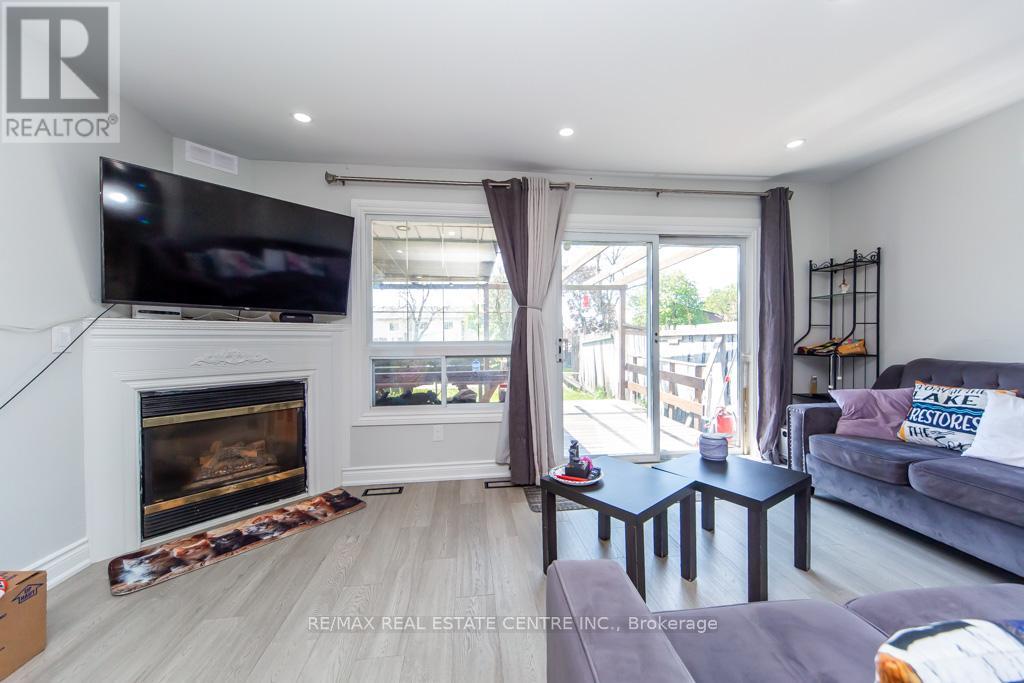 12 GREENHILLS SQUARE - 9
