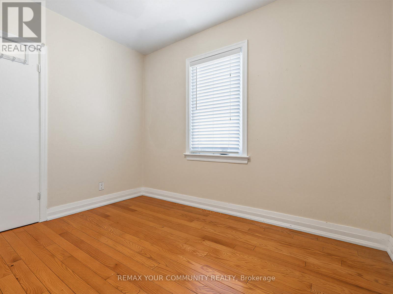 9 LETCHWORTH CRESCENT - 16