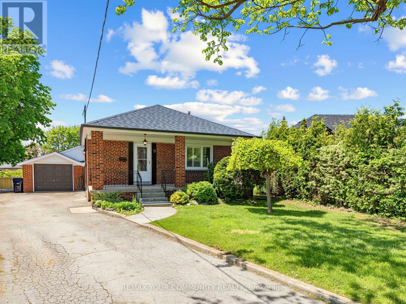 9 LETCHWORTH CRESCENT - Image 2