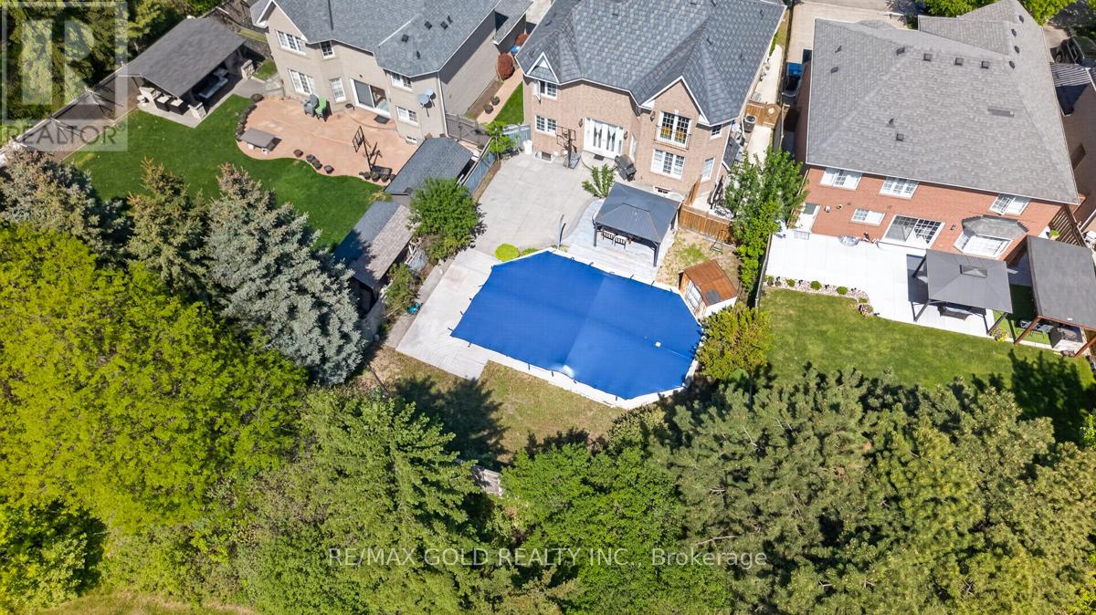 61 WHITWELL DRIVE - 40