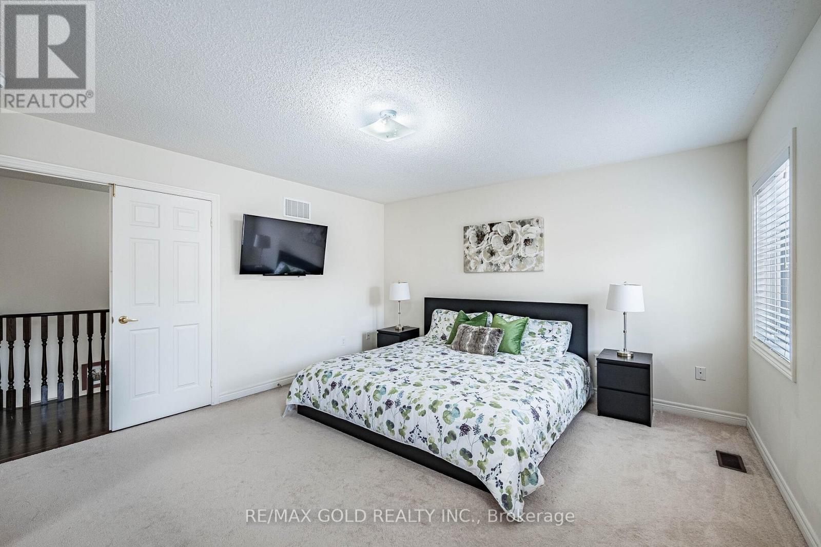 14 LLOYD CRESCENT - 23