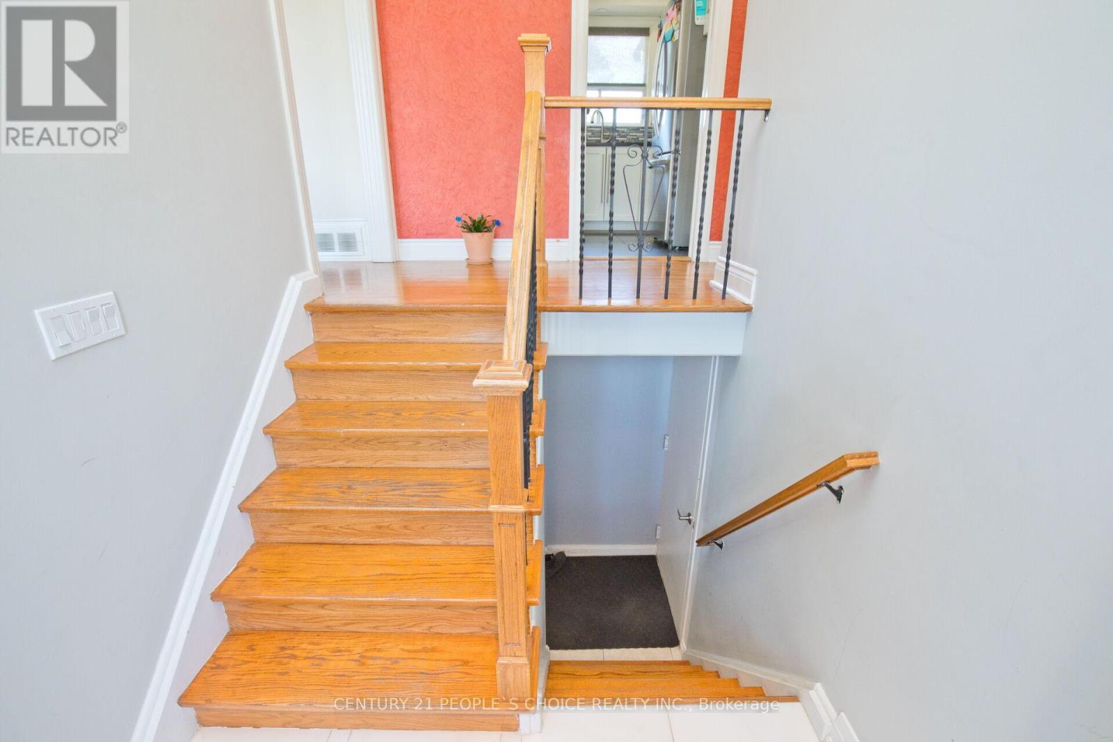 50 JEFFCOAT DRIVE - 33