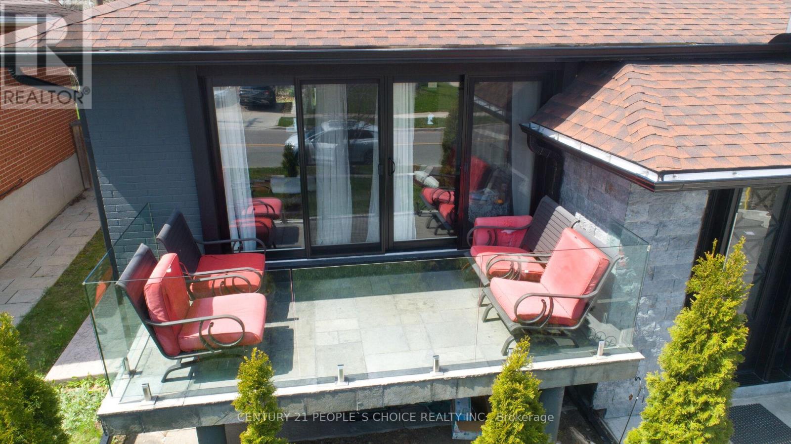 50 JEFFCOAT DRIVE - 48