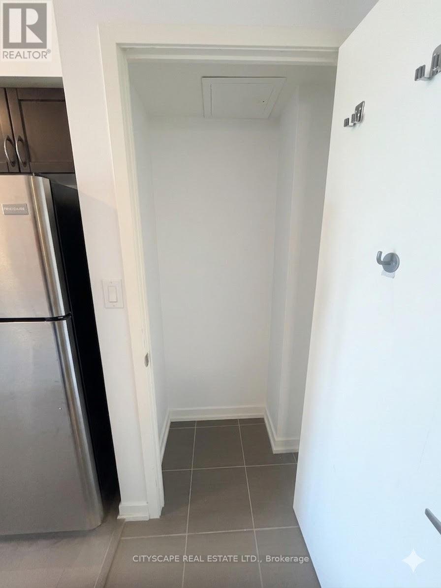 #801 816 LANSDOWNE AVENUE - 12