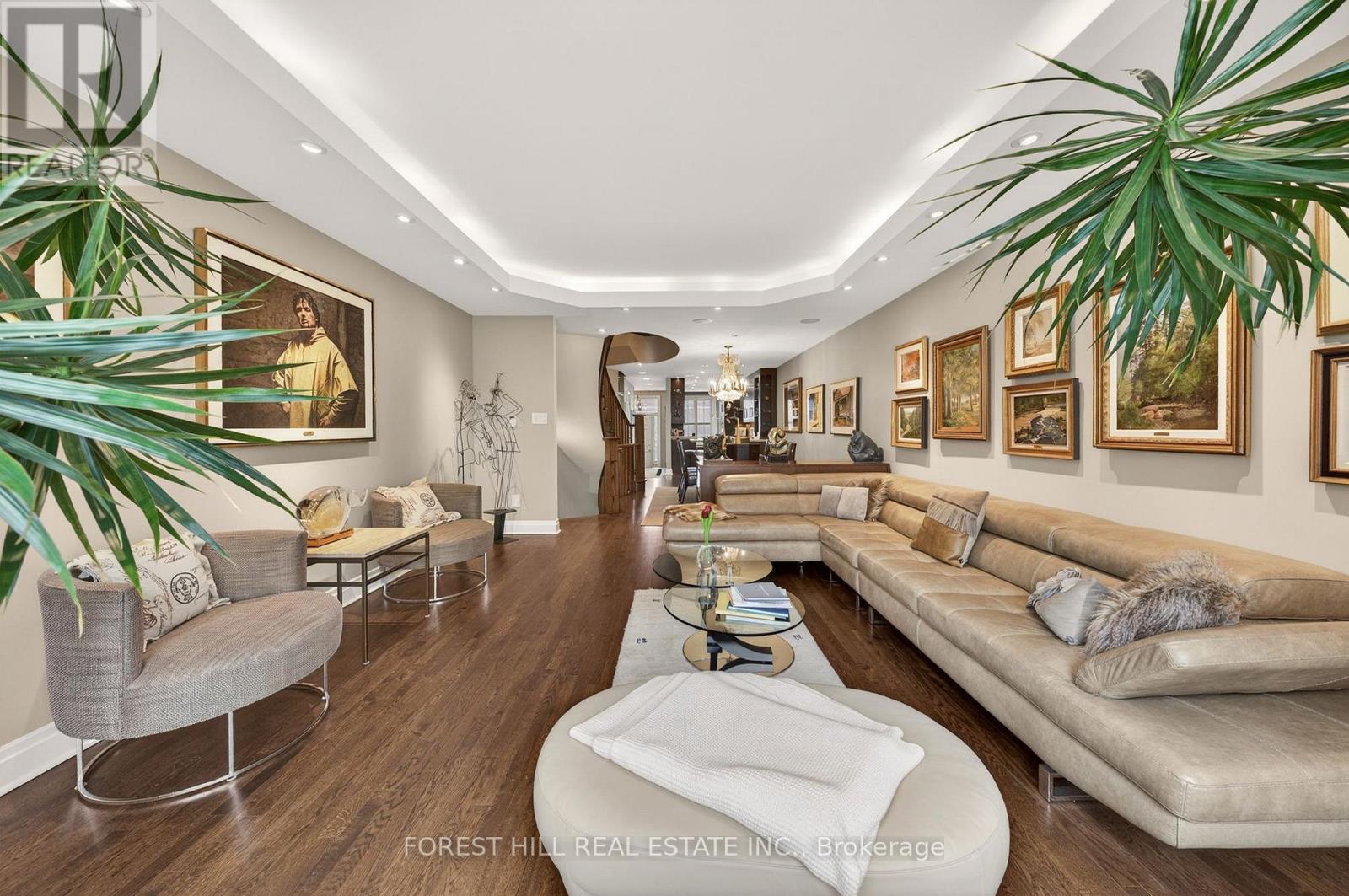 252 SPADINA ROAD