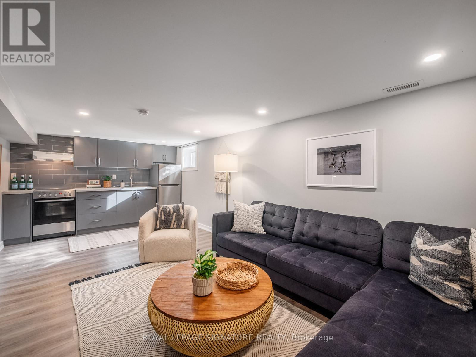 316 BLANTYRE AVENUE - 30