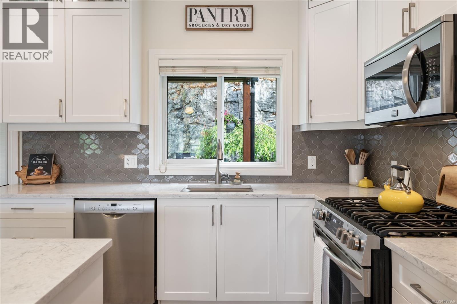 3479 Ambrosia Cres - 13