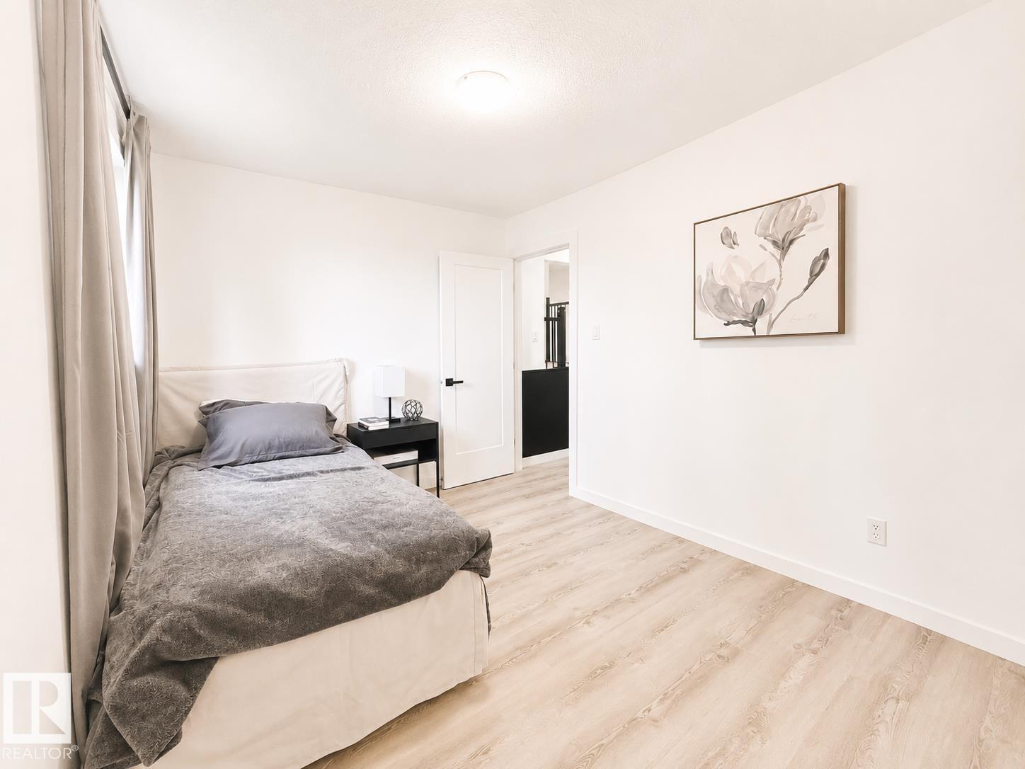 38 WOODCREST AV - 32
