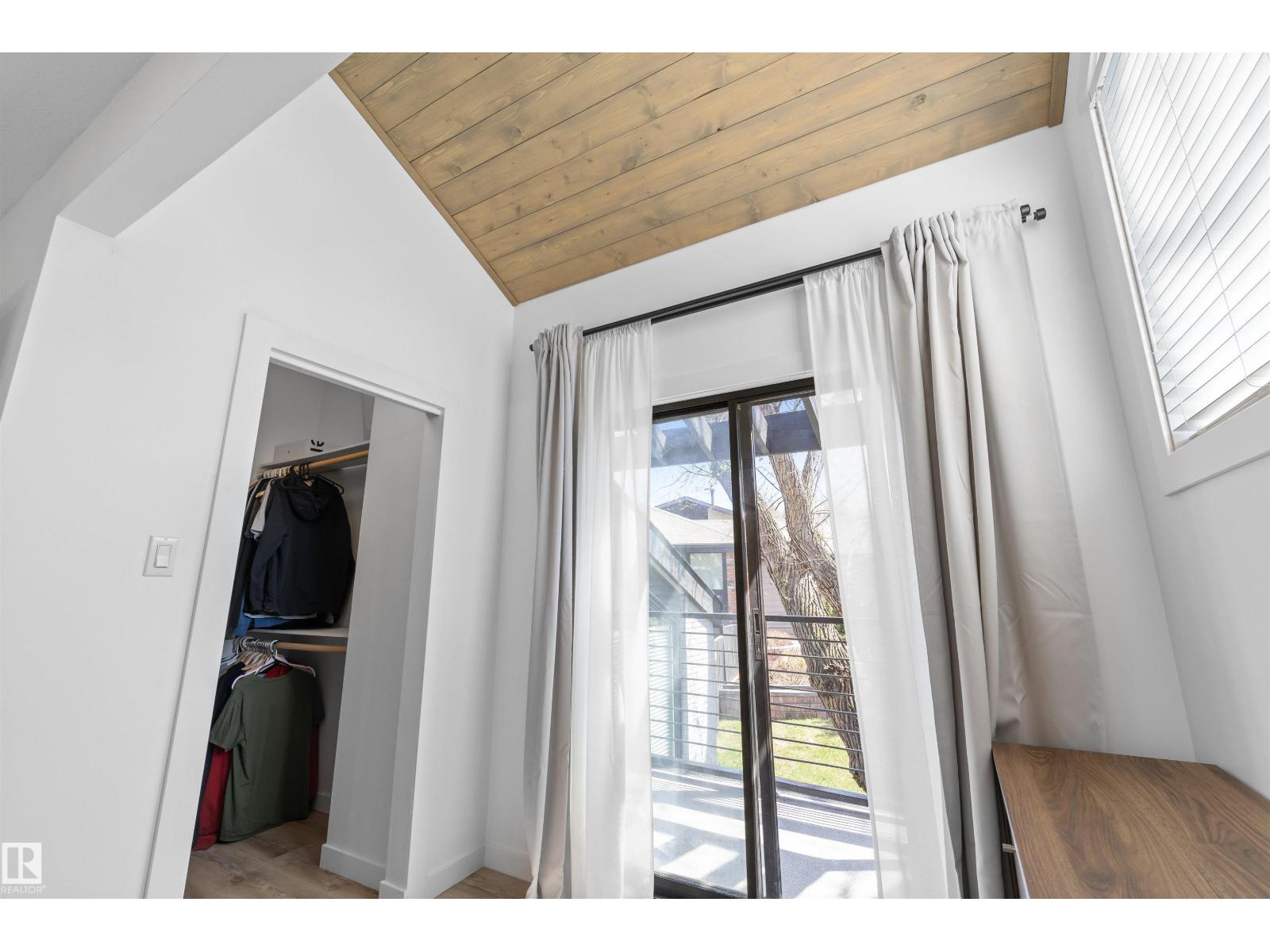 38 WOODCREST AV - 38