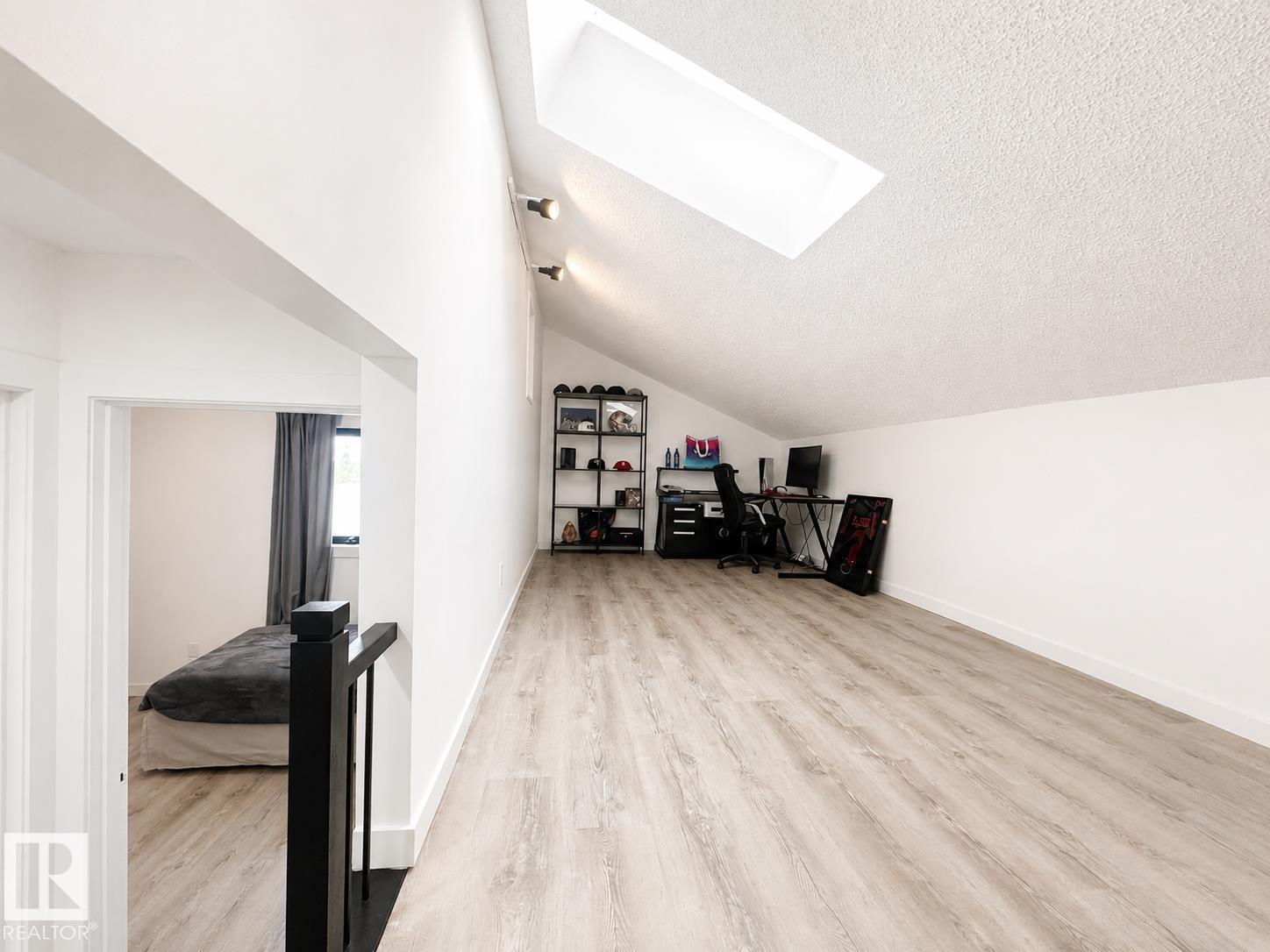 38 WOODCREST AV - 29