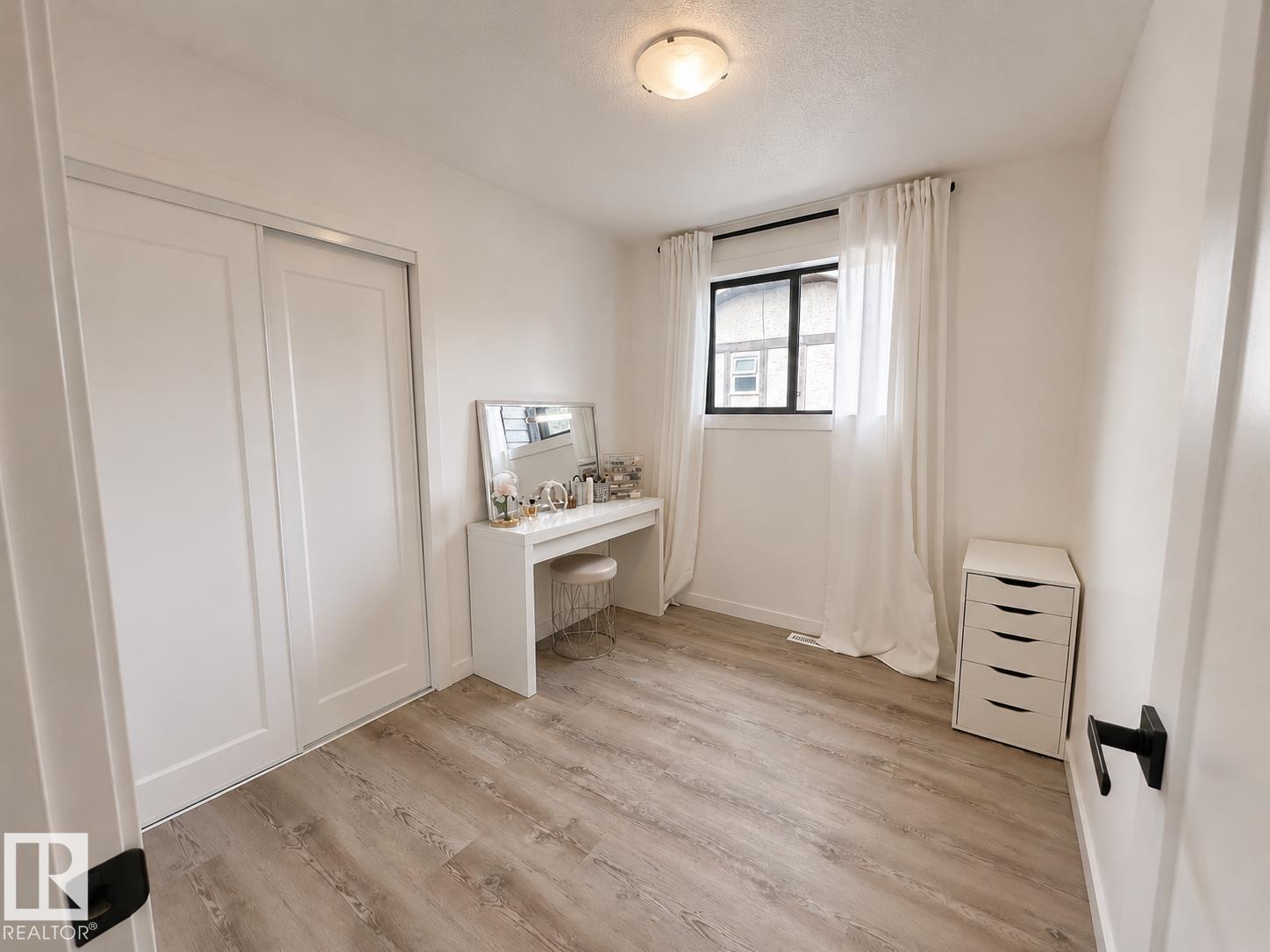38 WOODCREST AV - 30