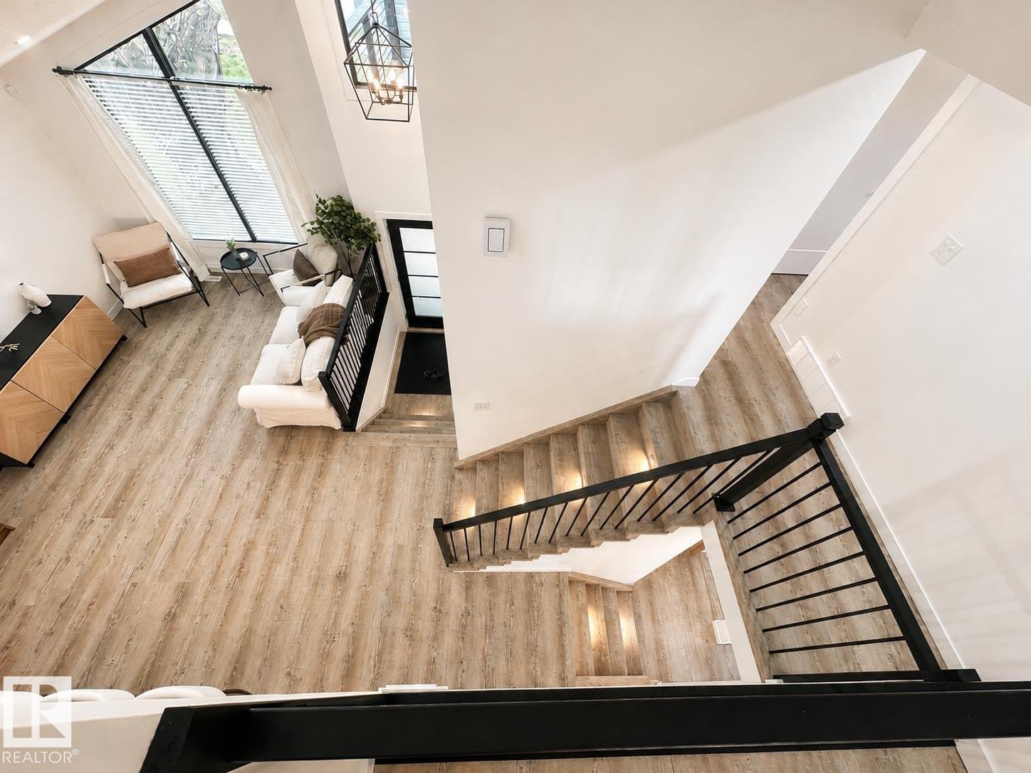 38 WOODCREST AV - 26