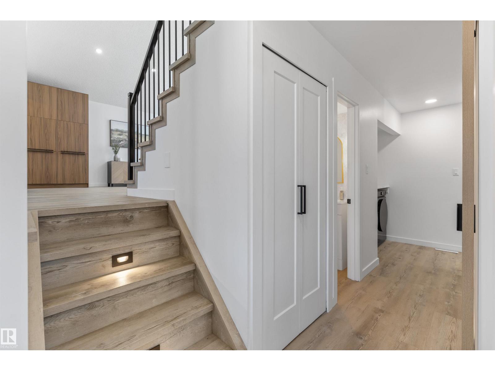 38 WOODCREST AV - 47