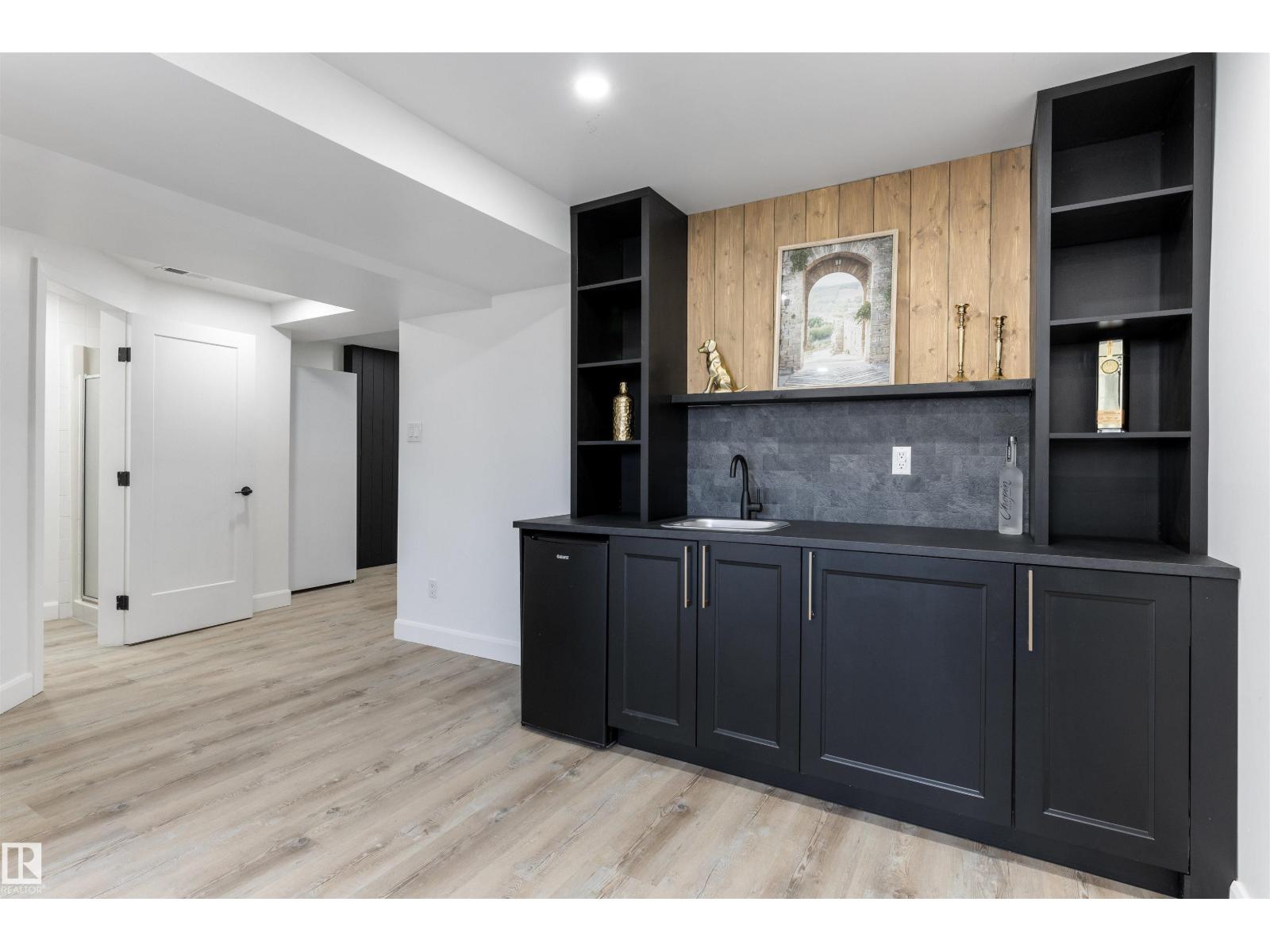 38 WOODCREST AV - 60