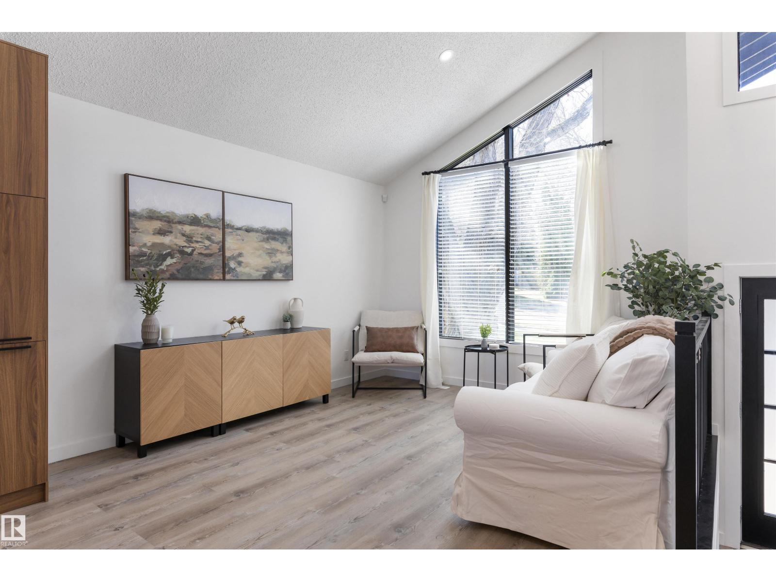 38 WOODCREST AV - 7