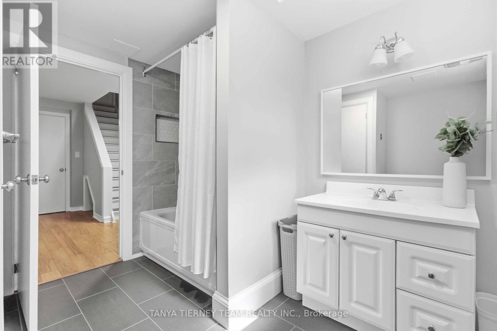 1180 LAKERIDGE ROAD - 35