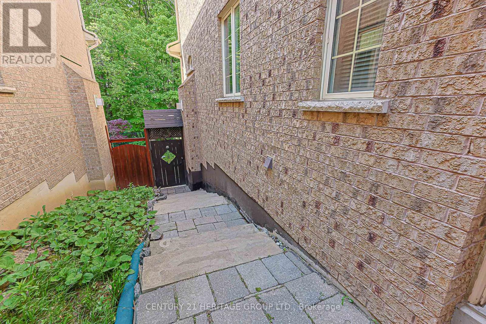 Listing photo of 385 MARIA ANTONIA ROAD